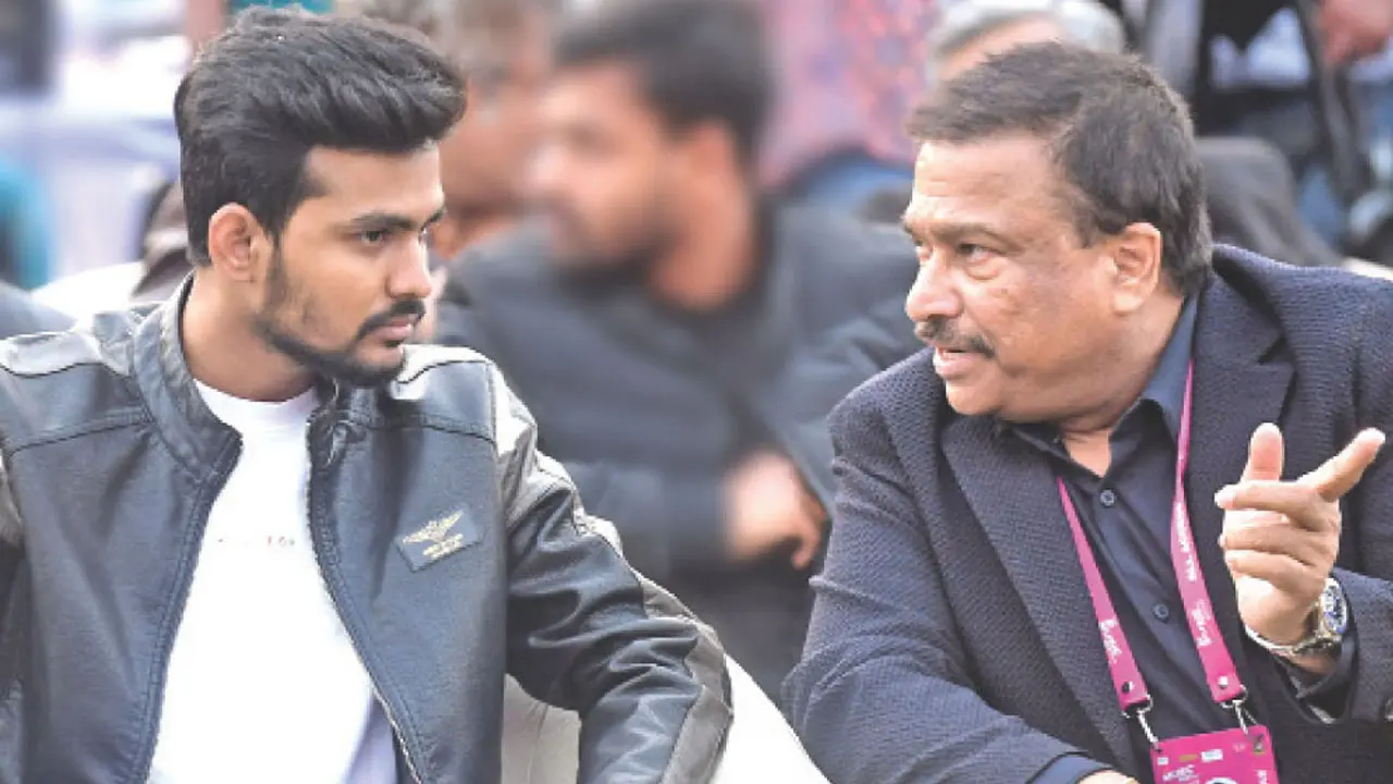 ‘নির্বাচন ও বিজনেস’, যে কারণে ক্রীড়া উপদেষ্টার আস্থা হারান ফারুক