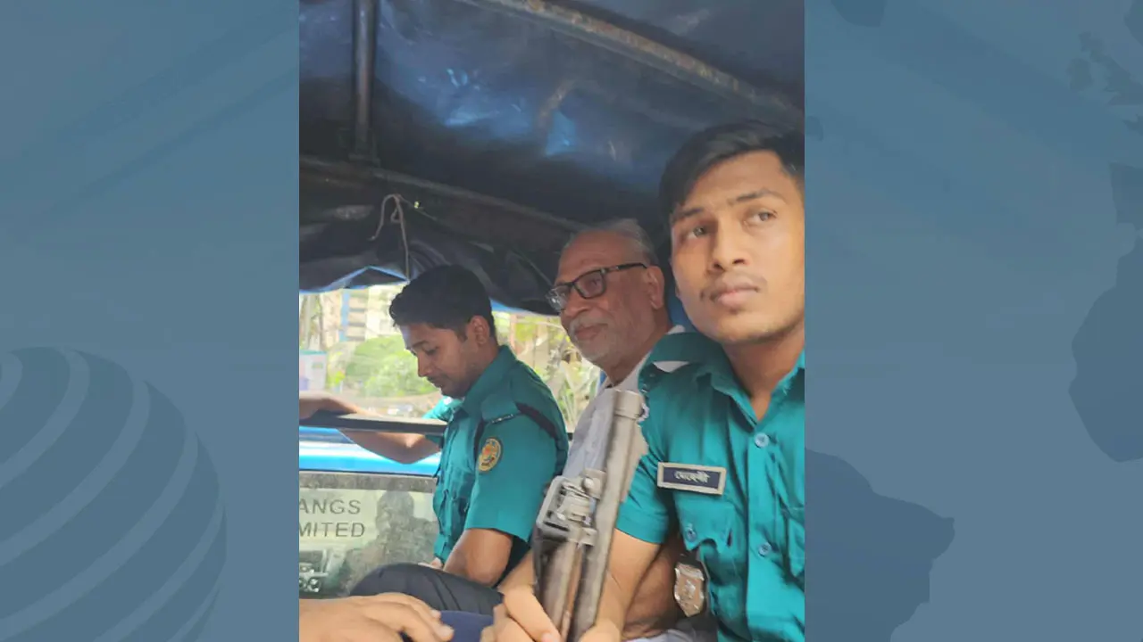 ডিআরইউতে ‘মঞ্চ ৭১’-এর অনুষ্ঠানে উত্তেজনা, পুলিশ হেফাজতে লতিফ সিদ্দিকী