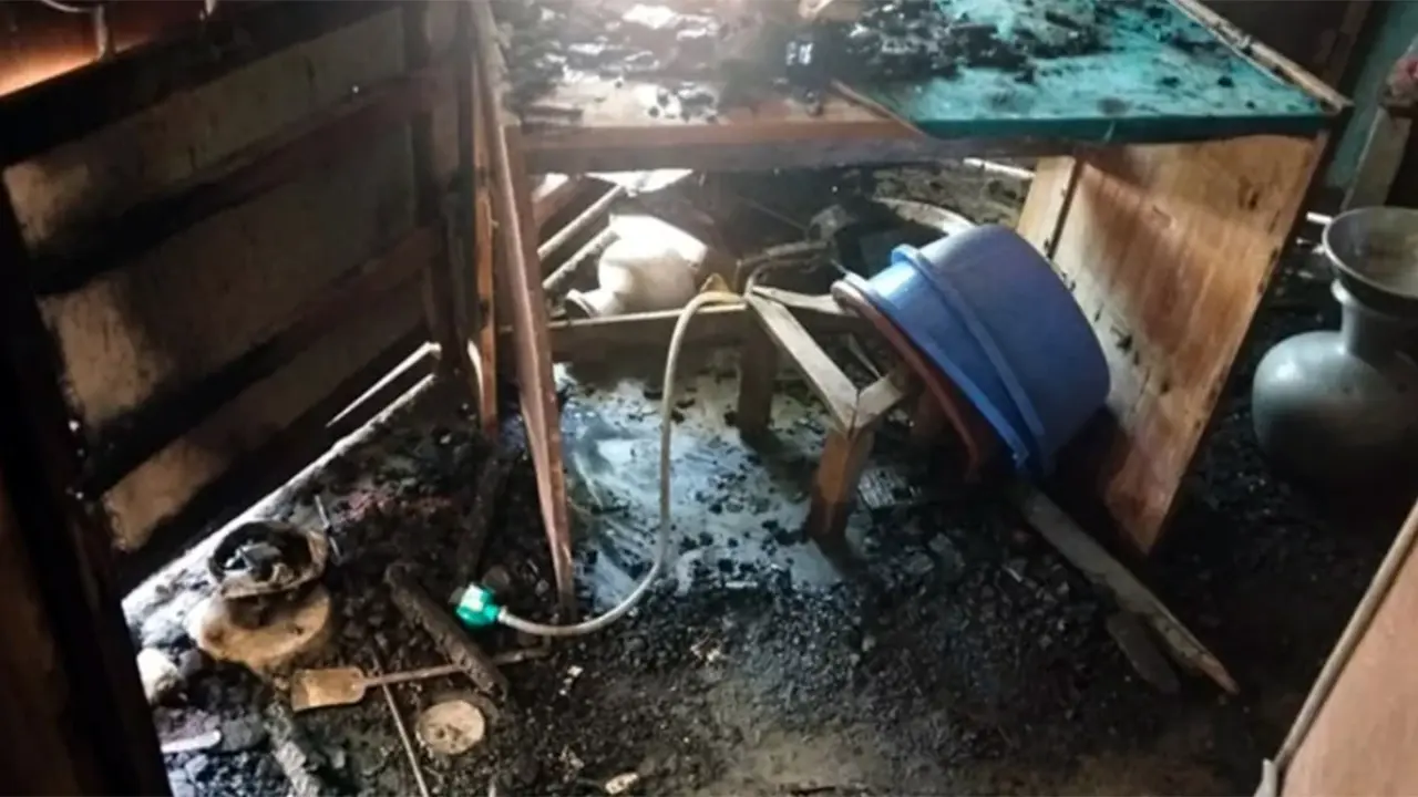 বরিশালে প্রয়াত বিএনপি নেতার বাড়িতে লুটপাট-অগ্নিসংযোগ