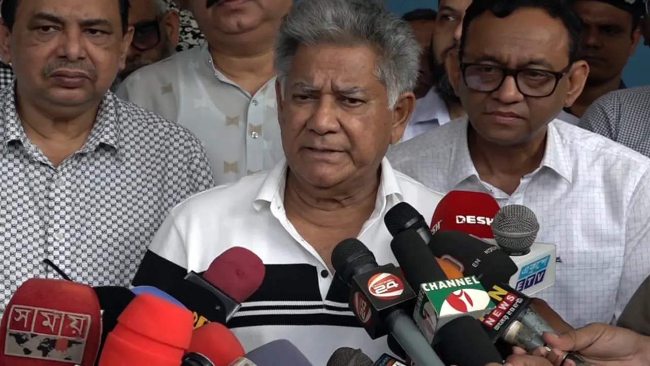 সোনামসজিদ স্থলবন্দরের পরিধি বাড়ানো হবে : নৌ উপদেষ্টা