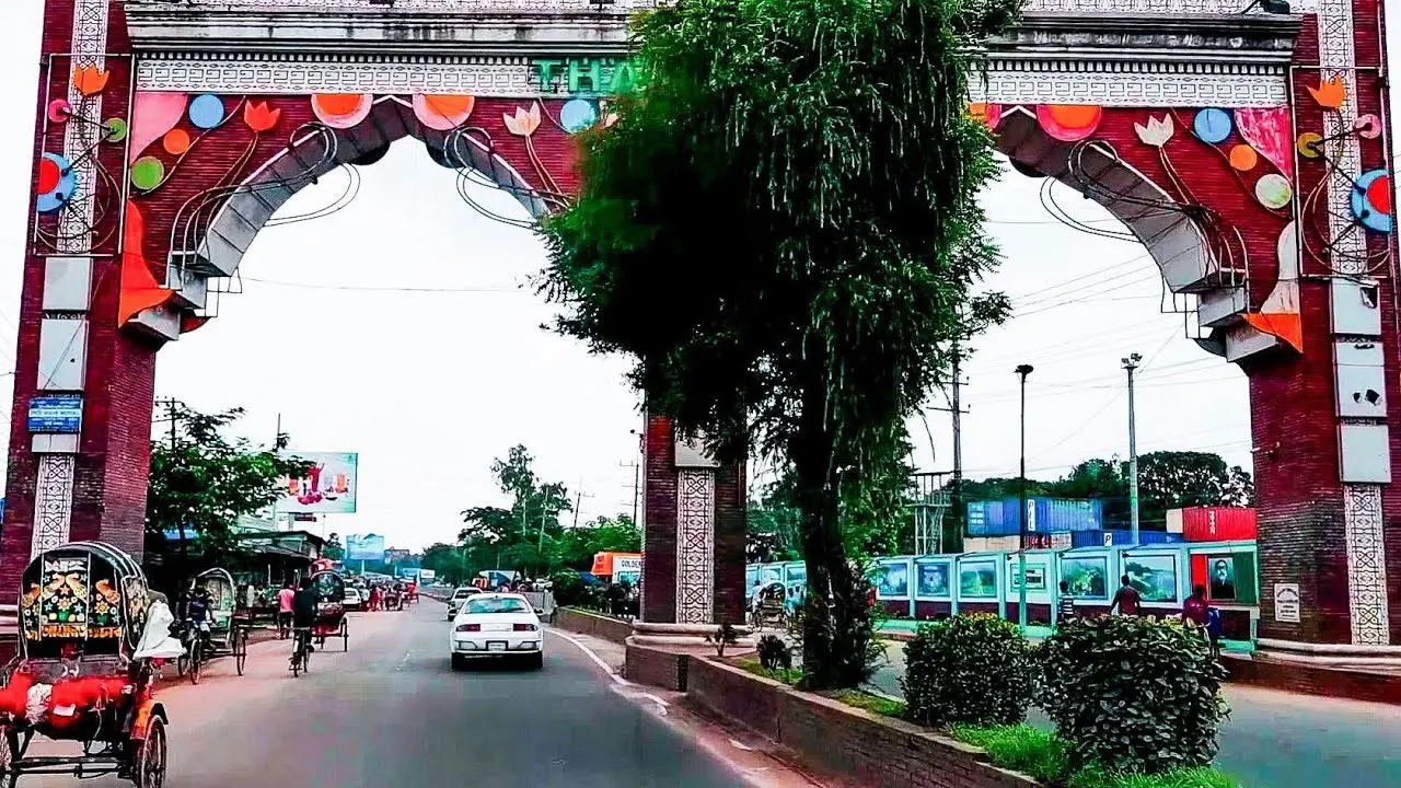 চট্টগ্রাম সিটি গেটে দাঁড়িয়ে থাকা পিকআপে কাভার্ড ভ্যানের ধাক্কা, নিহত ৪