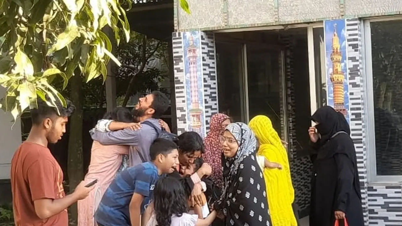 বৃদ্ধ বাবা-মাকে নিয়ে গ্রামের বাড়ি যাচ্ছিলেন দুই ছেলে, পথে সবাই শেষ