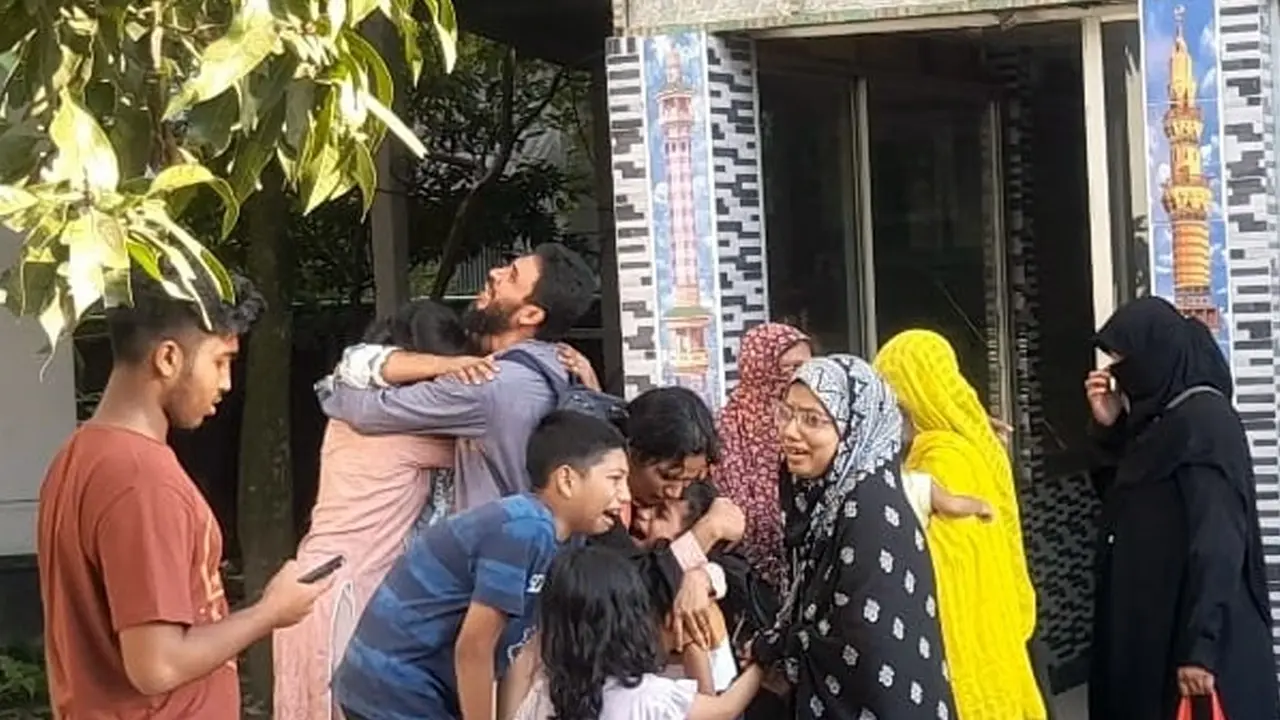 পাশাপাশি কবরে শায়িত একই পরিবারের চারজন