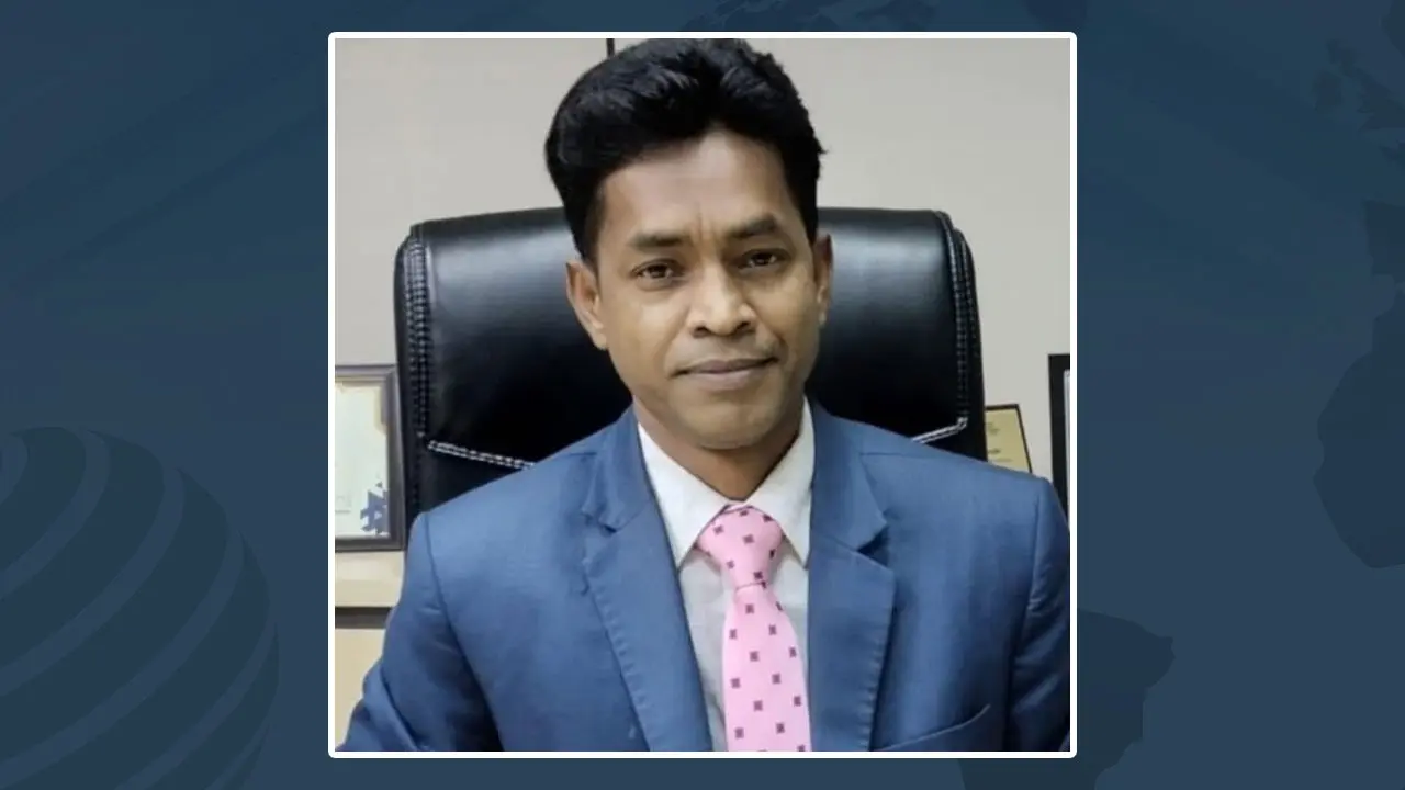 সপরিবারে খাগড়াছড়ি বেড়াতে বাসের টিকিট কেটেছিলেন ব্যাংক কর্মকর্তা হাশেম