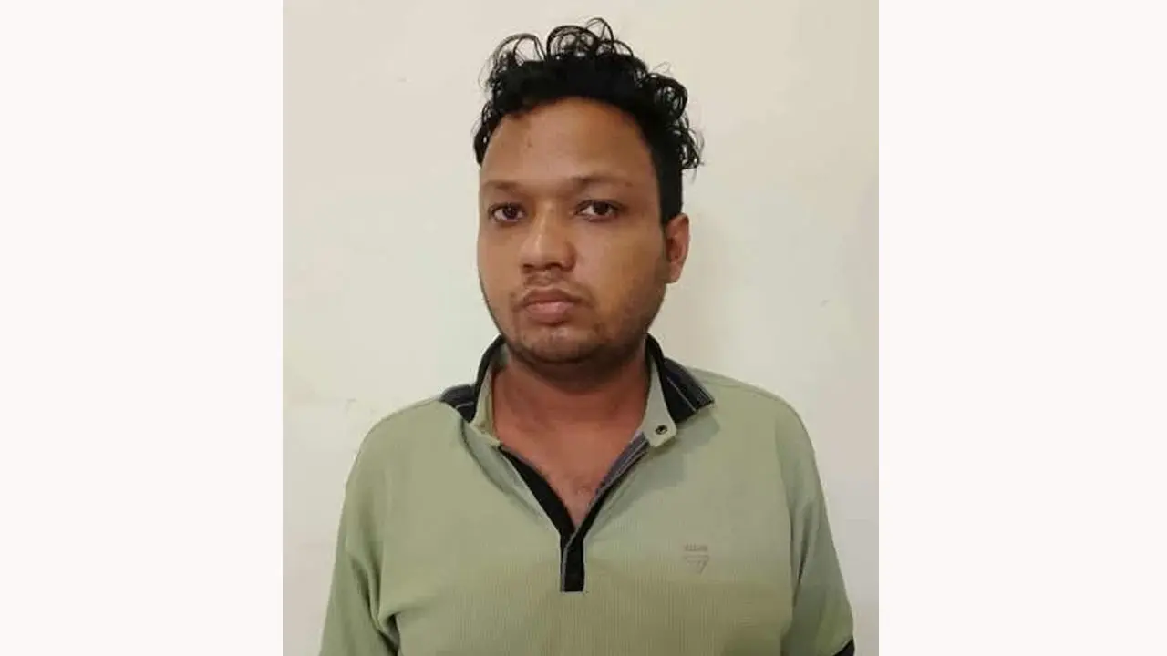 দেখামাত্র গুলির নির্দেশ : বার্তা ফাঁসকারী পুলিশ সদস্য গ্রেপ্তার
