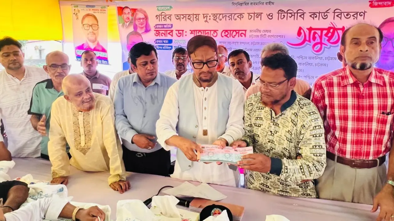 ধীরে ধীরে নগরের সব রাস্তা সংস্কার করবেন চসিক মেয়র