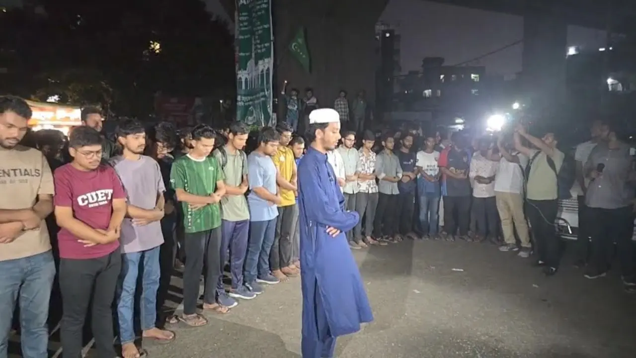 সরকারের ‘অকাল মৃত্যু’ হয়েছে দাবি করে চট্টগ্রামে গায়েবানা জানাজা