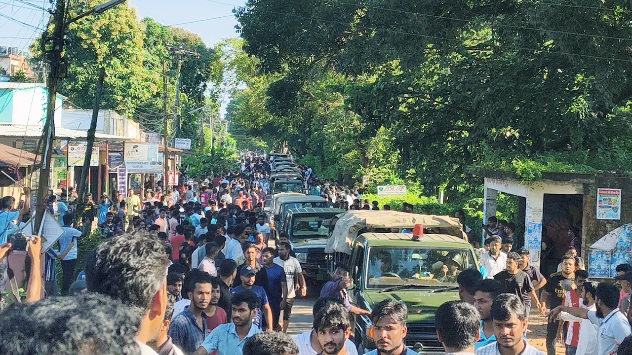 চট্টগ্রাম বিশ্ববিদ্যালয়ে যৌথ বাহিনী মোতায়েন