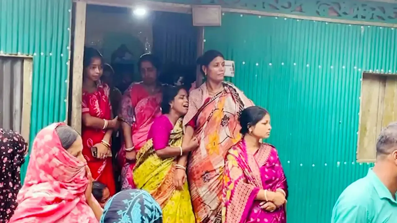 ঋণের ভারে মা-মেয়ের একসঙ্গে বিষপান