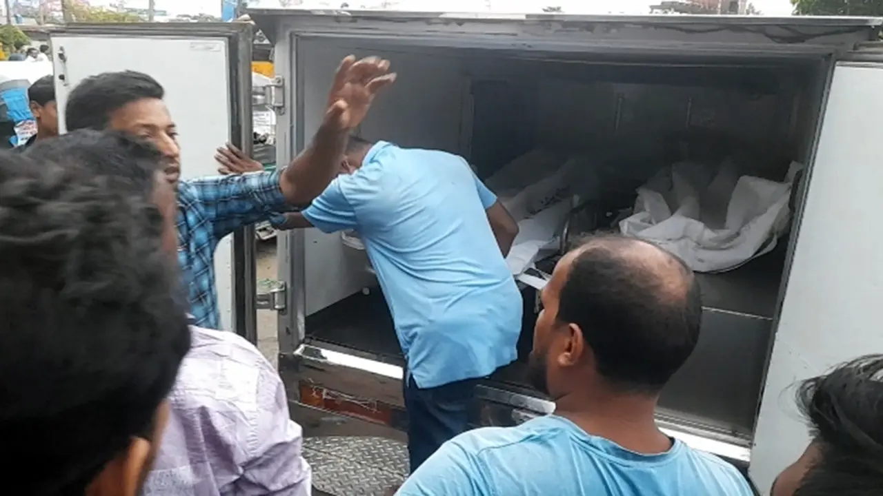ময়নাতদন্ত ছাড়াই নিহতদের মরদেহ বুঝে নিলেন স্বজনরা