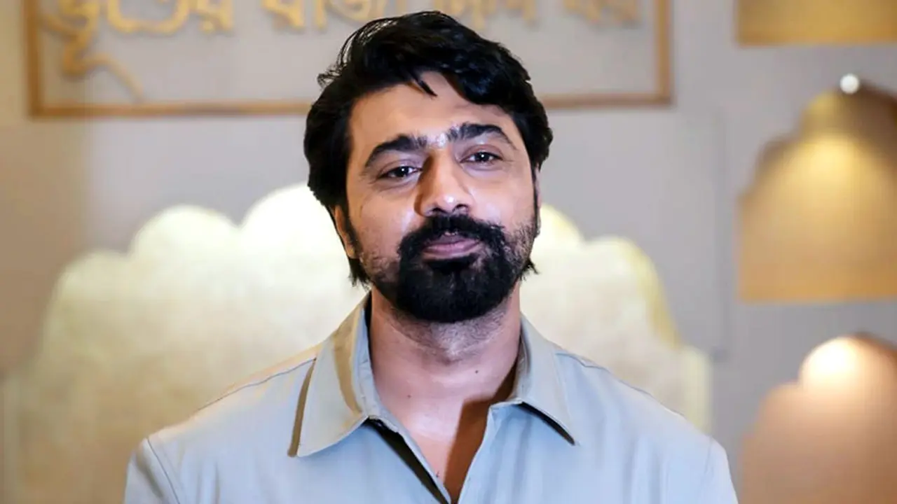 শুভশ্রীর সঙ্গে পর্দায় নিজেকে দেখে দেবের চোখে পানি, ভিডিও ভাইরাল