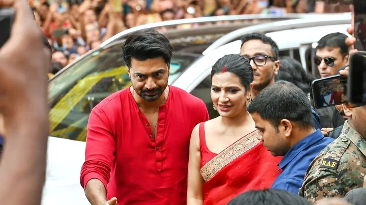 দুই দিনেই আয়ের সব রেকর্ড ভেঙে দিল দেব-শুভশ্রীর ‘ধূমকেতু’