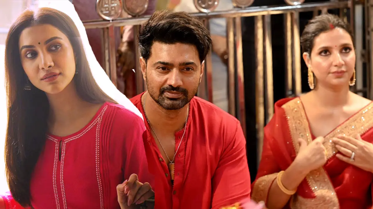 শুভশ্রীকে পাশে নিয়ে প্রেমিকা রুক্মিণীর নামে পূজা দিলেন দেব!
