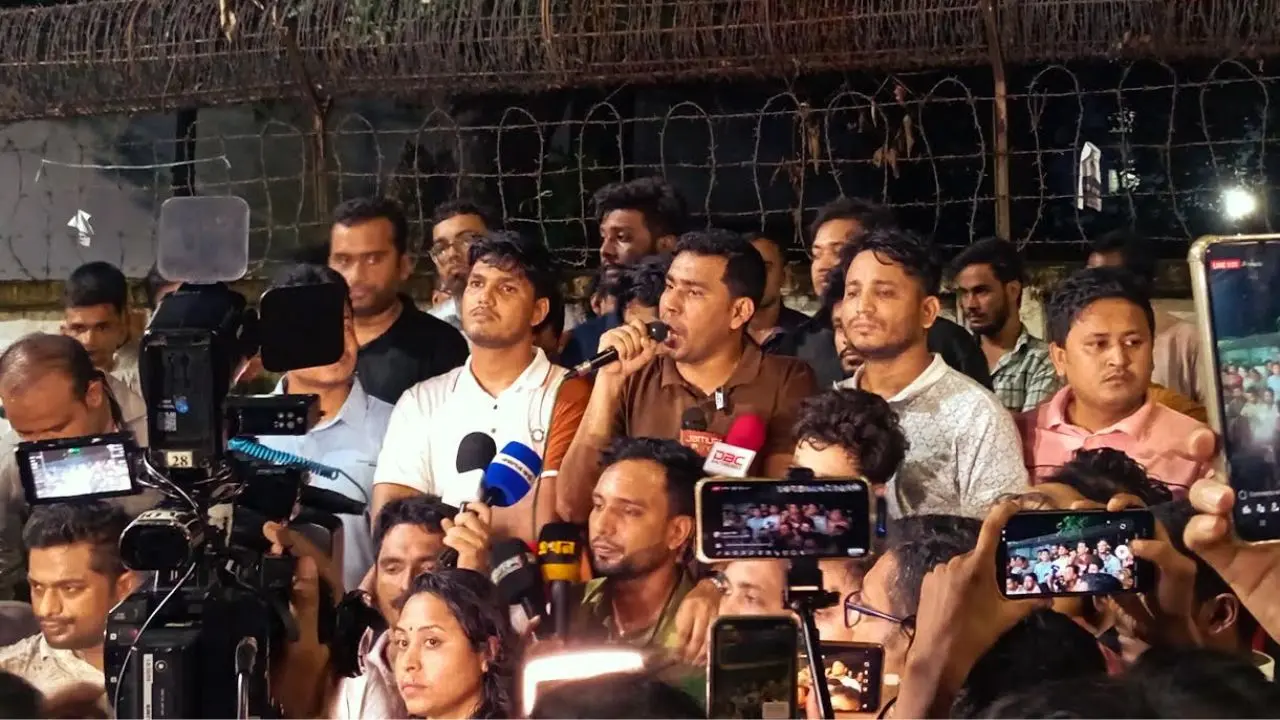 চবি শিক্ষার্থীদের ওপর হামলার প্রতিবাদে ঢাবি ছাত্রদলের বিক্ষোভ