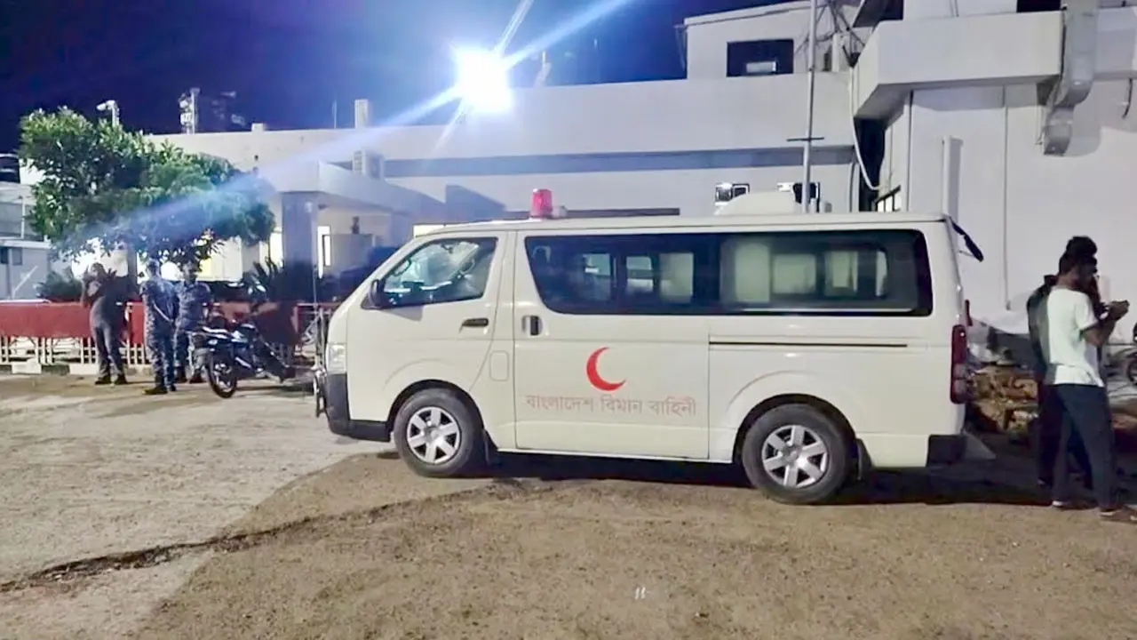 কক্সবাজারে অসুস্থ উপদেষ্টা ফারুকী, এয়ার অ্যাম্বুলেন্সে ফিরলেন ঢাকায়