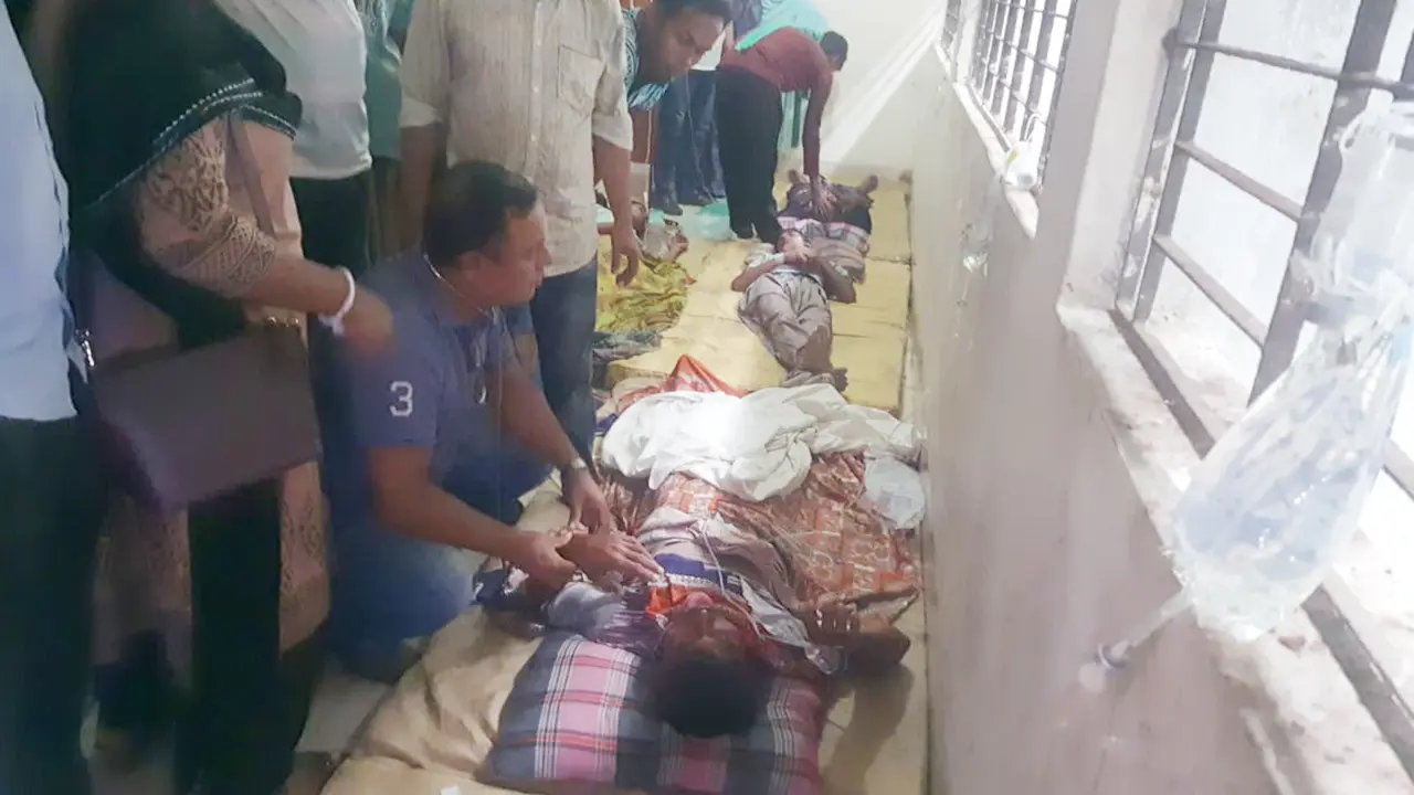 বঙ্গোপসাগরে ট্রলার ডুবি: ১৫ জেলে উদ্ধার, এখনো নিখোঁজ ৫