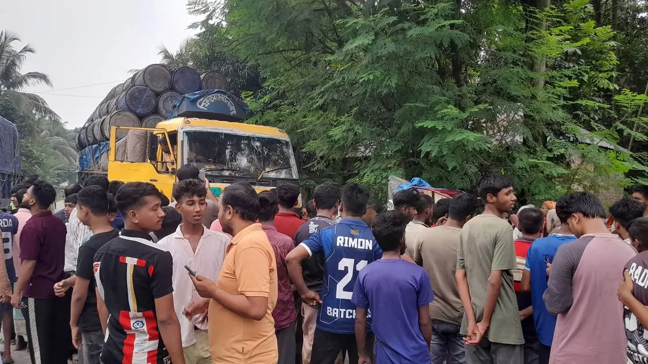 গাইবান্ধায় ট্রাকচাপায় নিহত ৩