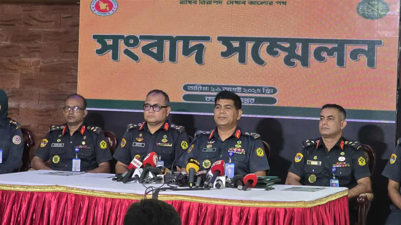 কারাগার থেকে বন্দিরা আমাকে ফোন দেয় : আইজি প্রিজন