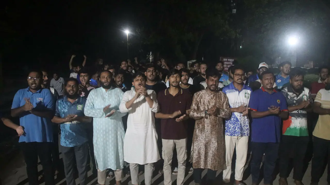 জাতীয় পার্টি নিষিদ্ধে ও নুরের ওপর হামলার প্রতিবাদে ইবিতে বিক্ষোভ