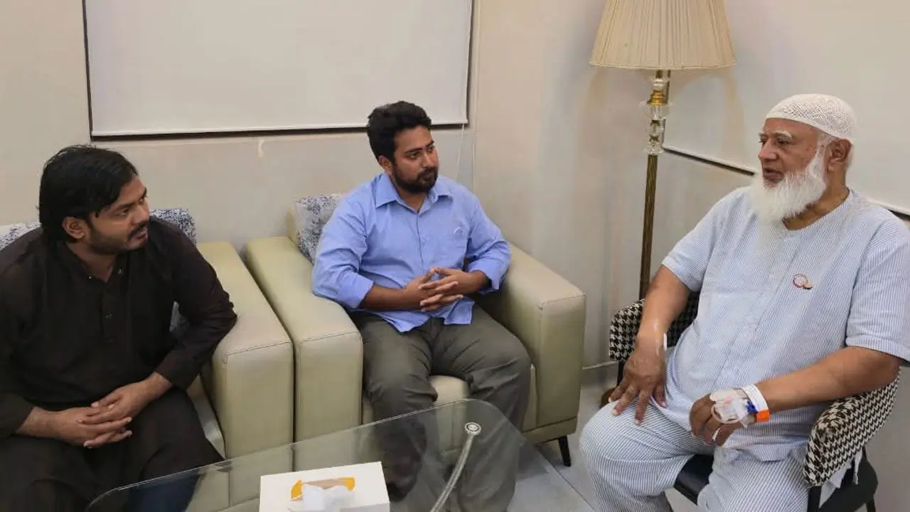 জামায়াত আমিরকে হাসপাতালে দেখতে গেলেন নাহিদ ইসলাম
