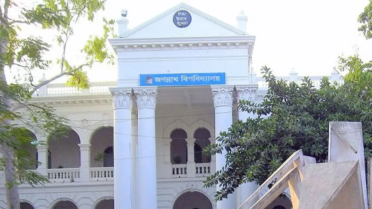 জবিতে র্যাগিংয়ের অভিযোগে ৩ শিক্ষার্থী বহিষ্কার
