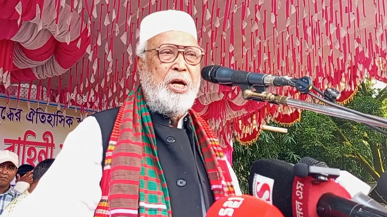 শেখ মুজিব আর শেখ হাসিনাকে এক করে দেখবেন না : কাদের সিদ্দিকী