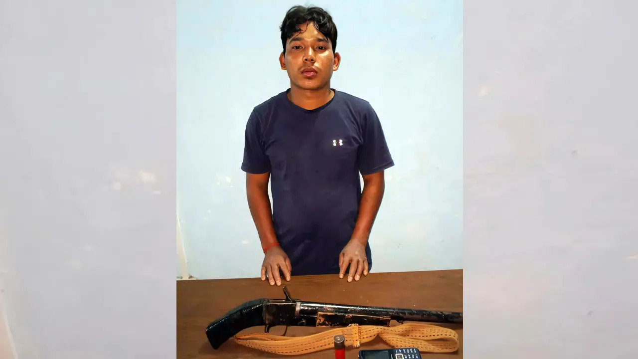 খাগড়াছড়িতে অস্ত্রসহ ইউপিডিএফ সদস্য গ্রেপ্তার