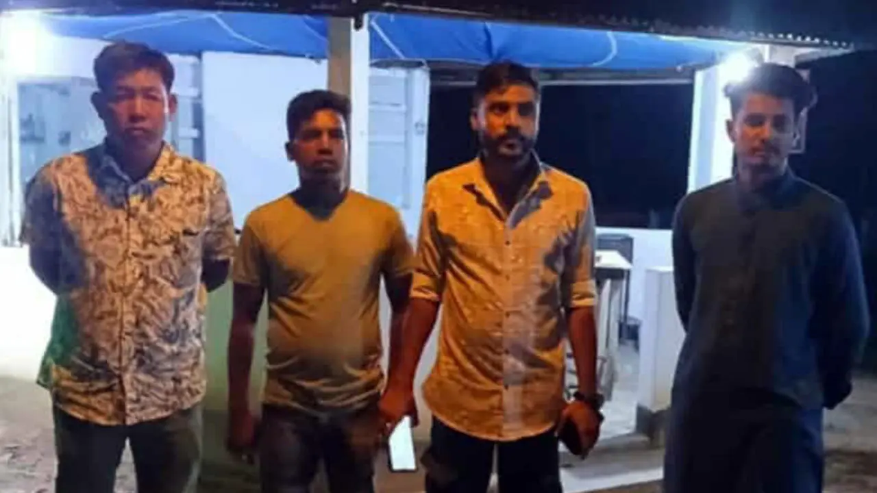 পর্যটক অপহরণের অভিযোগে আটক ৪