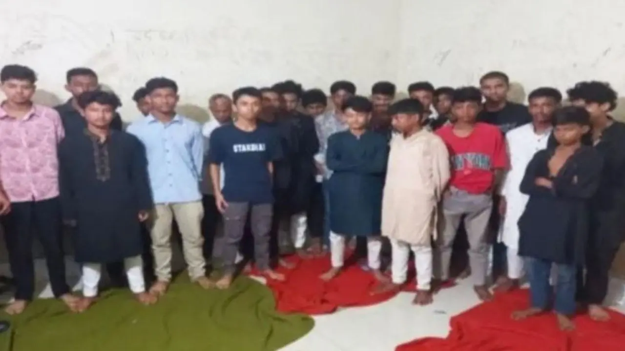 কুমিল্লায় দুই কিশোর গ্যাং গ্রুপের ২৭ সদস্য আটক