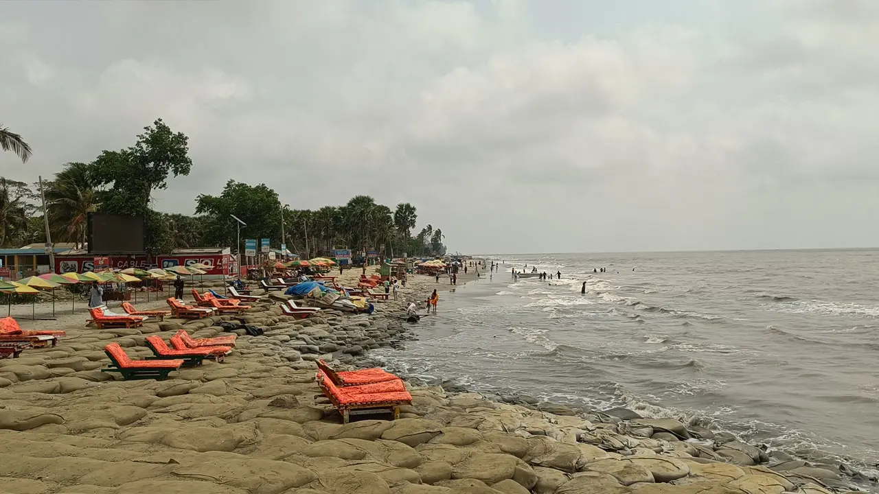 কুয়াকাটা সৈকতে আবারো ভেসে এলো অর্ধগলিত মরদেহ