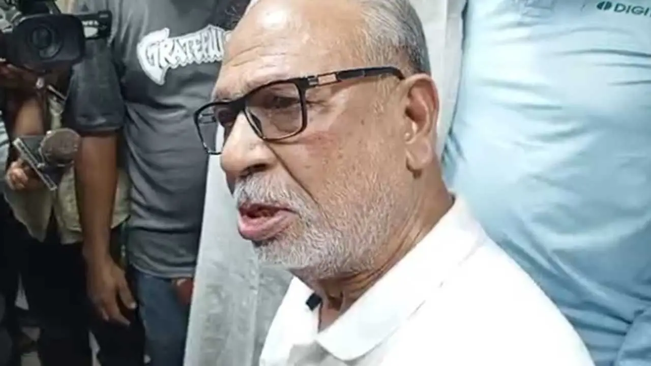 লতিফ সিদ্দিকীকে ডিবি কার্যালয়ে নেওয়া হয়েছে