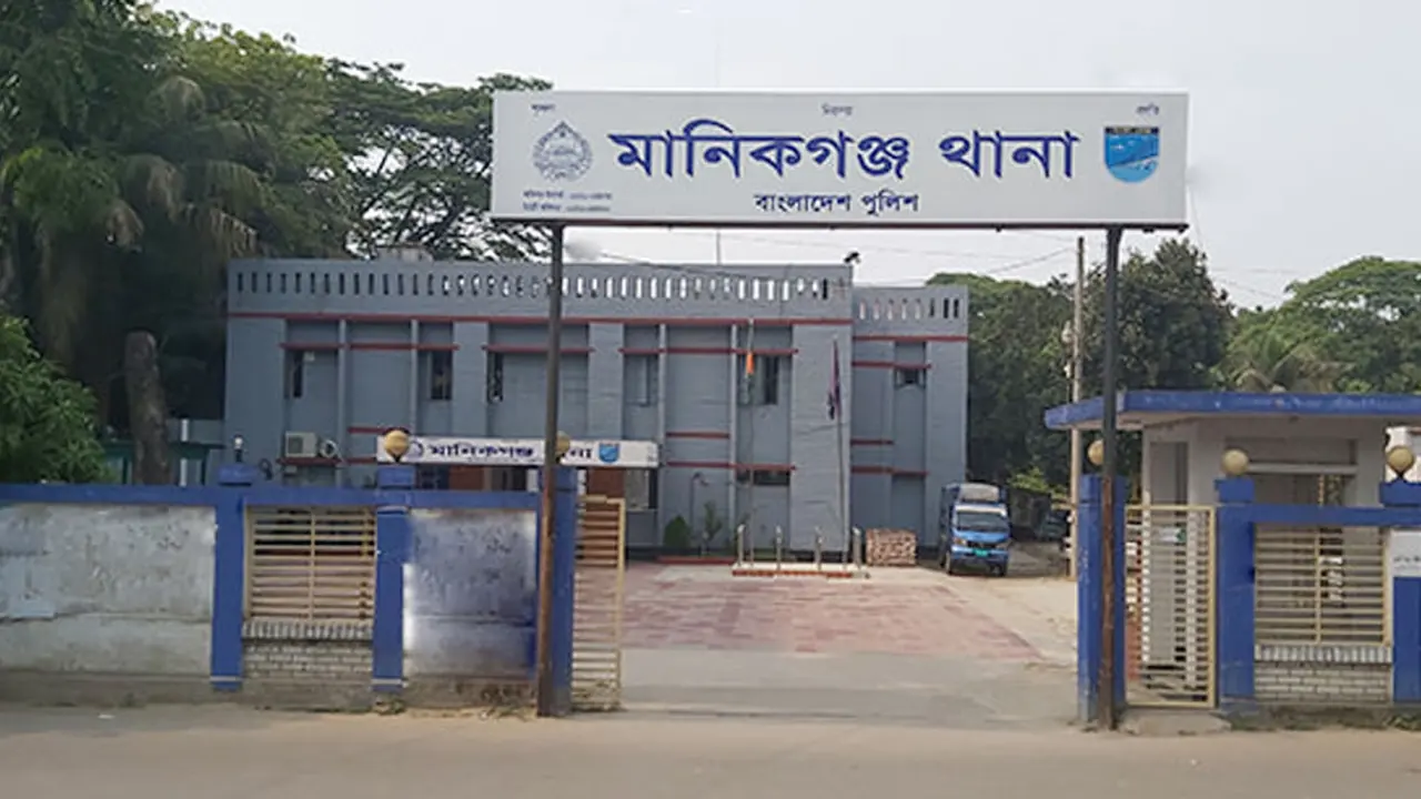 মানিকগঞ্জে আ.লীগ নেতার খামার থেকে গরু লুট