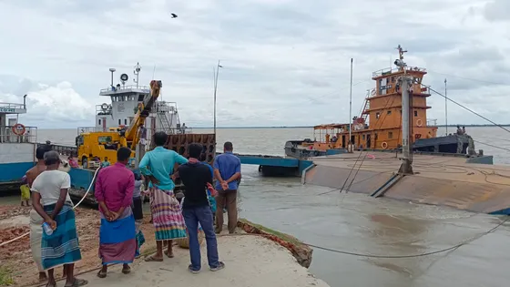 পদ্মার ভাঙনে পাটুরিয়ার ৪ নম্বর ফেরিঘাট বন্ধ, ফেরি চলাচল ব্যাহত 