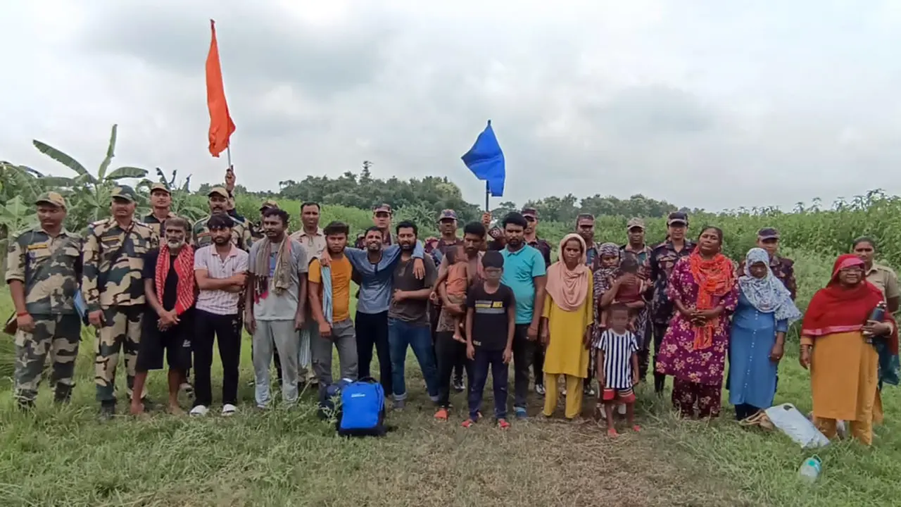 মেহেরপুর সীমান্ত দিয়ে ১৭ বাংলাদেশিকে হস্তান্তর করল বিএসএফ