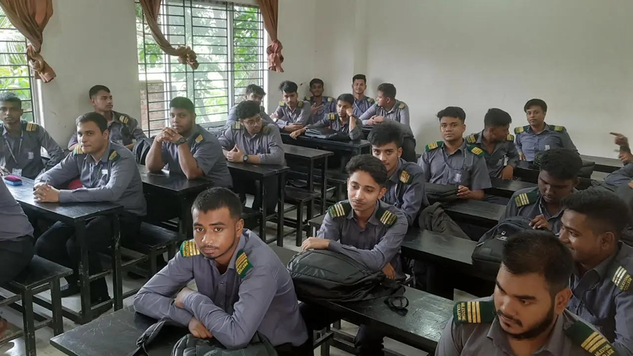 বিষাদ স্মৃতি নিয়ে ক্লাসে ফিরেছেন মাইলস্টোন শিক্ষার্থীরা