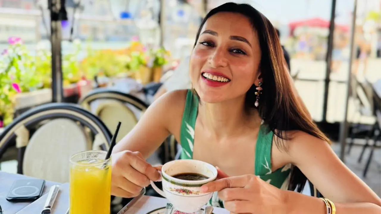 ভেনিসের অলি গলিতে মিমি চক্রবর্তী