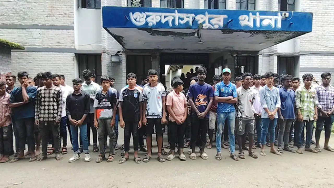 নৌকায় ডিজে পার্টির প্রস্তুতি, সেনা অভিযানে আটক ৫৭ কিশোর