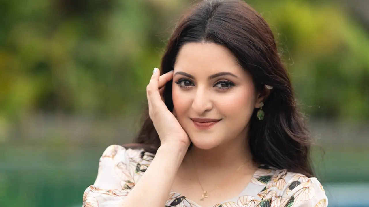 ‘সে আমার’— শুভেচ্ছা জানিয়ে কীসের ইঙ্গিত দিলেন পরীমণি?