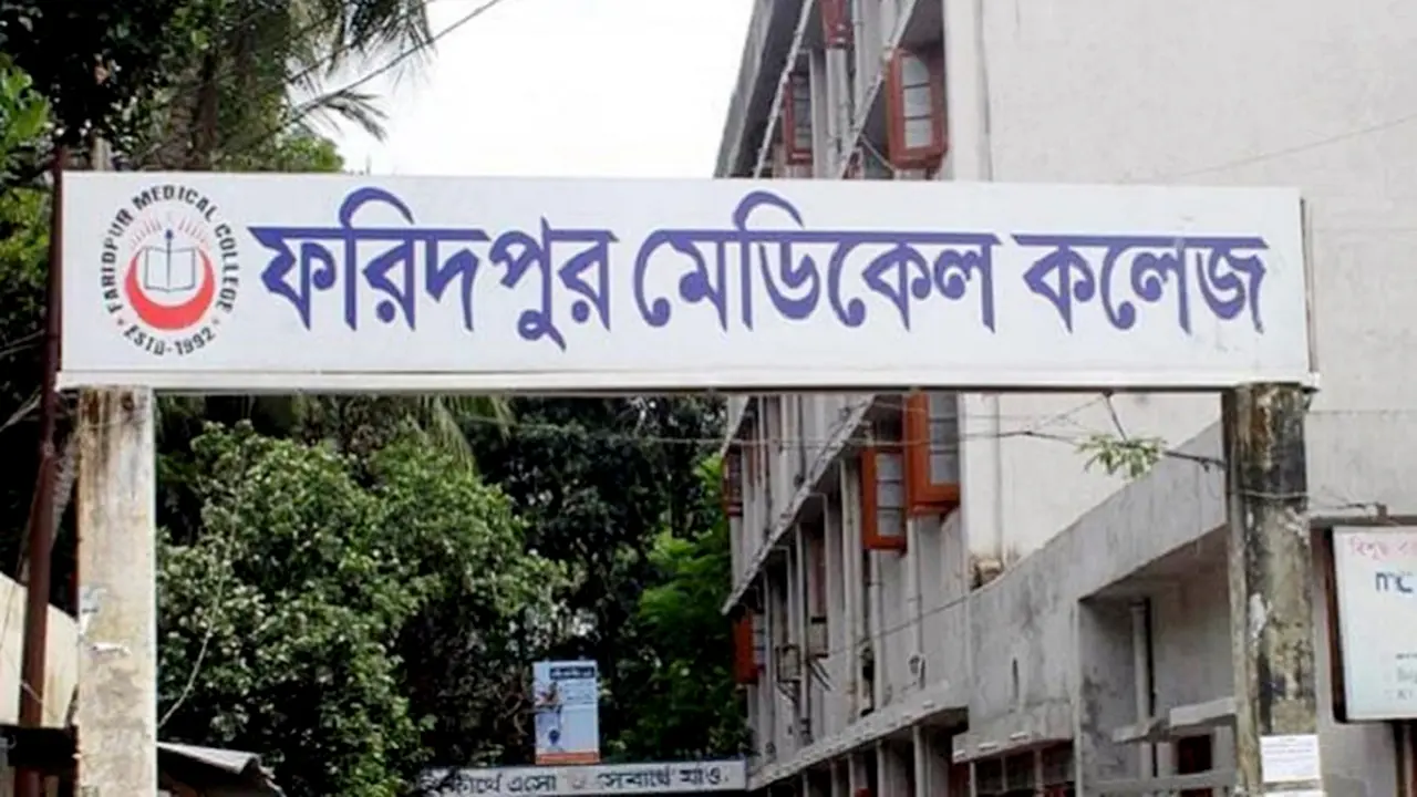 হাসপাতালে কাতরাচ্ছে বাসের রেডিয়েটর বিস্ফোরণে দগ্ধ শিশু