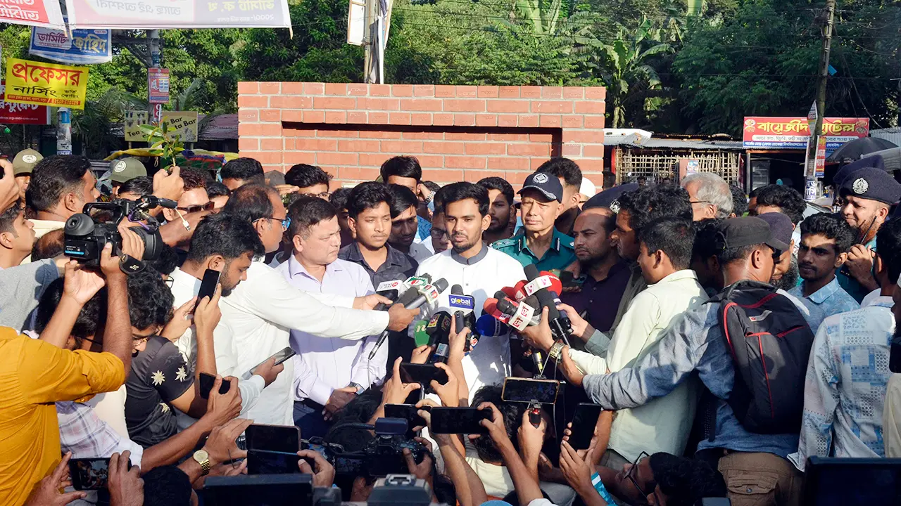 ইউনিয়ন পরিষদ ভেঙে না দেওয়ার কারণ জানালেন উপদেষ্টা আসিফ মাহমুদ