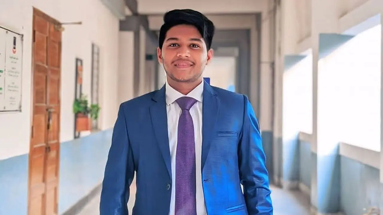পরীক্ষায় নকল করতে গিয়ে ফোনসহ ধরা ঢাবি বাগছাস নেতা