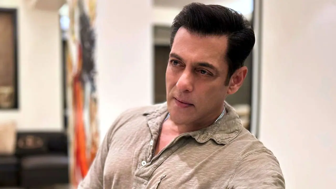 মেয়েদের শরীর ঢেকে রাখতে হয়, ছোট পোশাকে আপত্তি সালমান খানের!