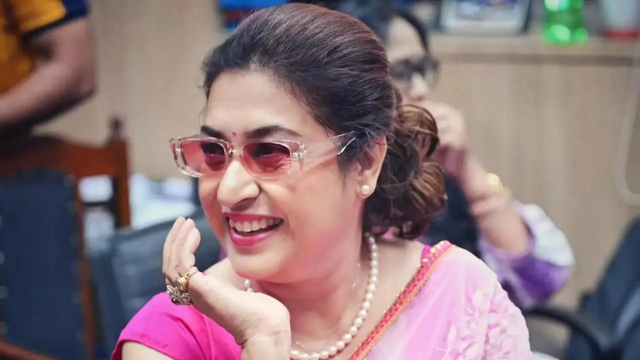 ‘অভিনেতাদের মধ্যে রাজনীতির রং আসা উচিত নয়’