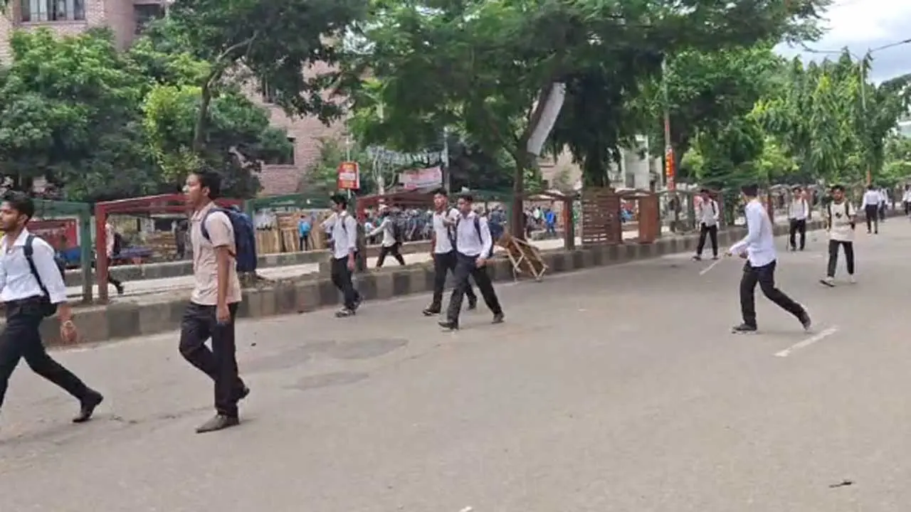 ঢাকা কলেজ ও সিটি কলেজের শিক্ষার্থীদের সংঘর্ষ, কয়েকজন আহত