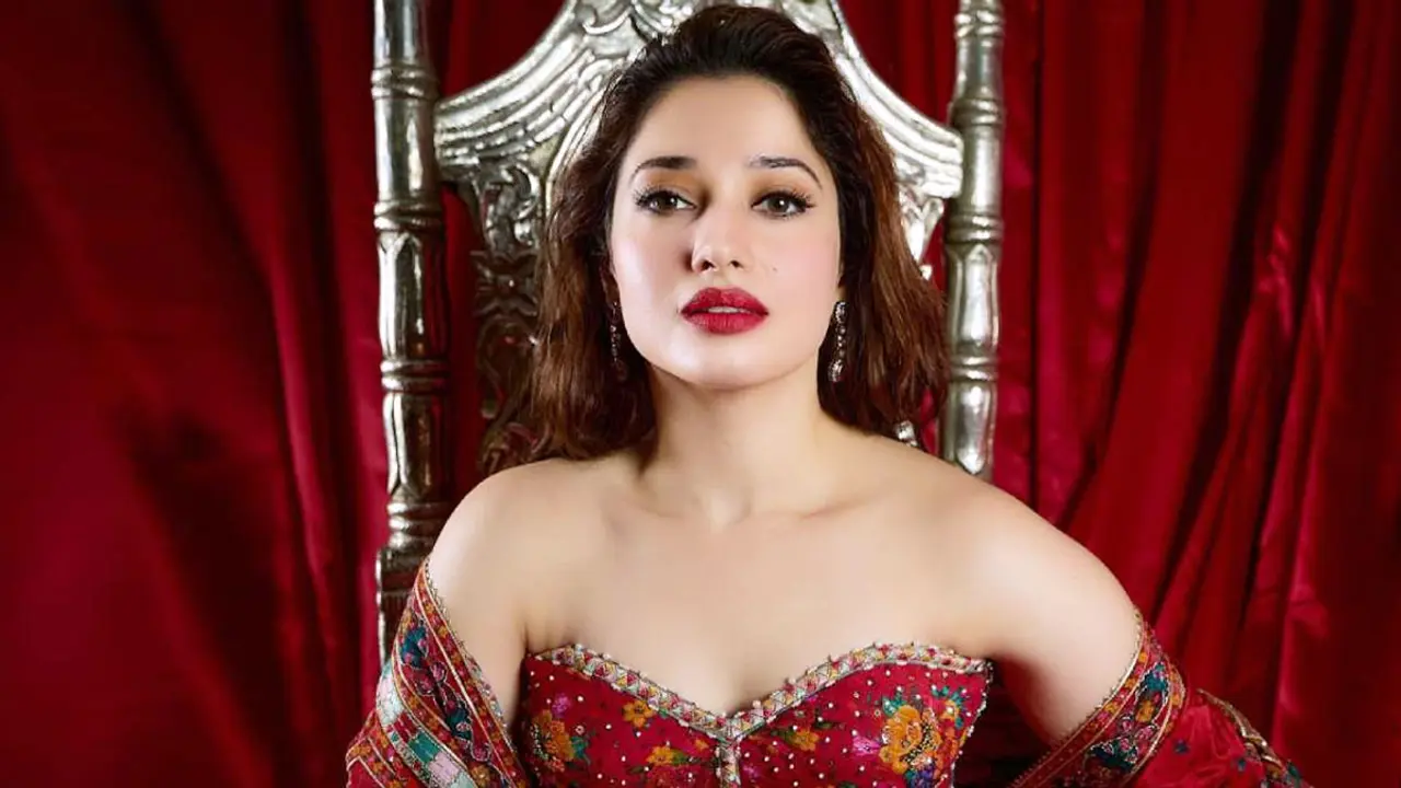 কসমেটিক সার্জারি করিয়েও কেন স্বীকার করে না, তামান্নার কড়া জবাব