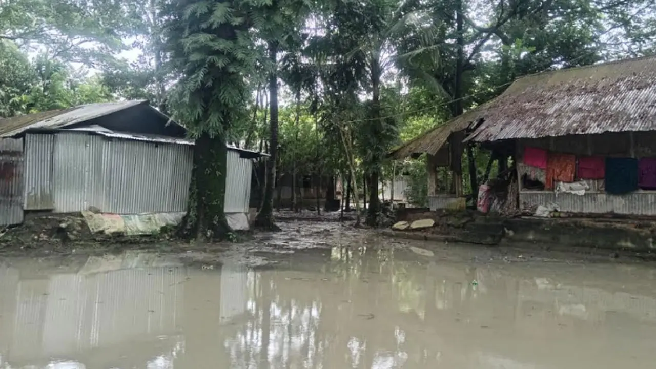 এক বছরেরও হয়নি মুছাপুর ক্লোজার, জোয়ারে ডুবছে তিন উপজেলা
