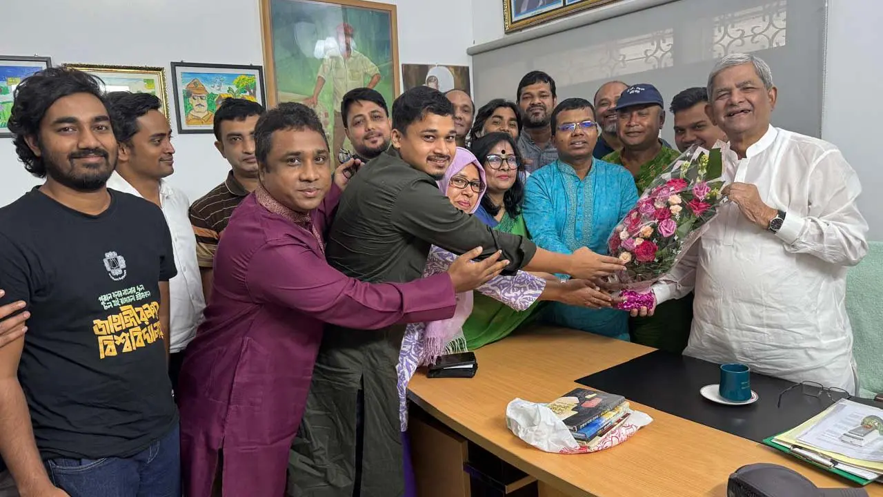 বিএনপি মহাসচিব মির্জা ফখরুলের সঙ্গে ঠাকুরগাঁও সাংবাদিক ফোরামের মতবিনিময়