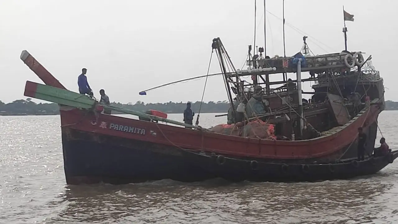 বাংলাদেশের সীমানায় মাছ ধরতে এসে ১৪ ভারতীয় জেলে আটক
