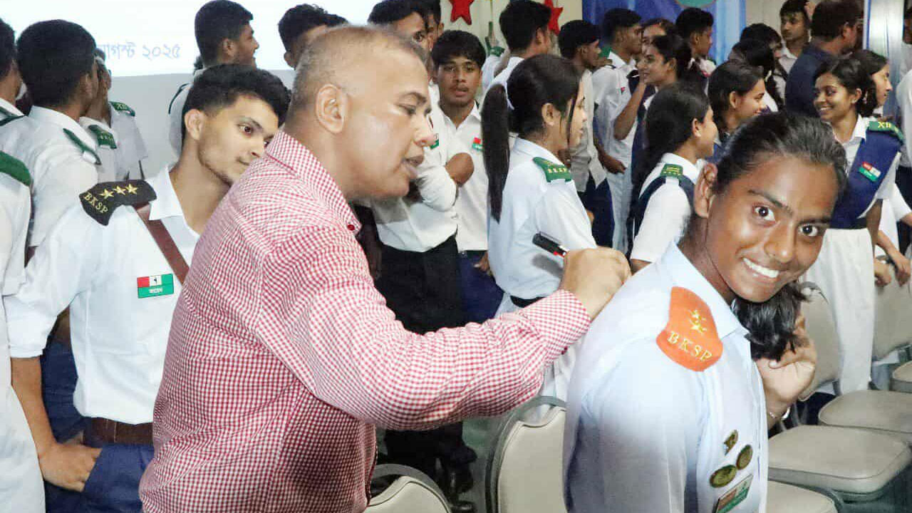 মারুফা-আলিফদের অভিনব বিদায় বিকেএসপির