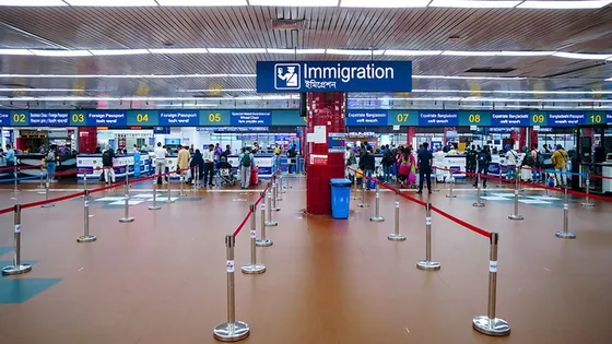 বিমানবন্দরে ৪ নারীর কাছে পাওয়া গেল ১০২টি মোবাইল ফোন